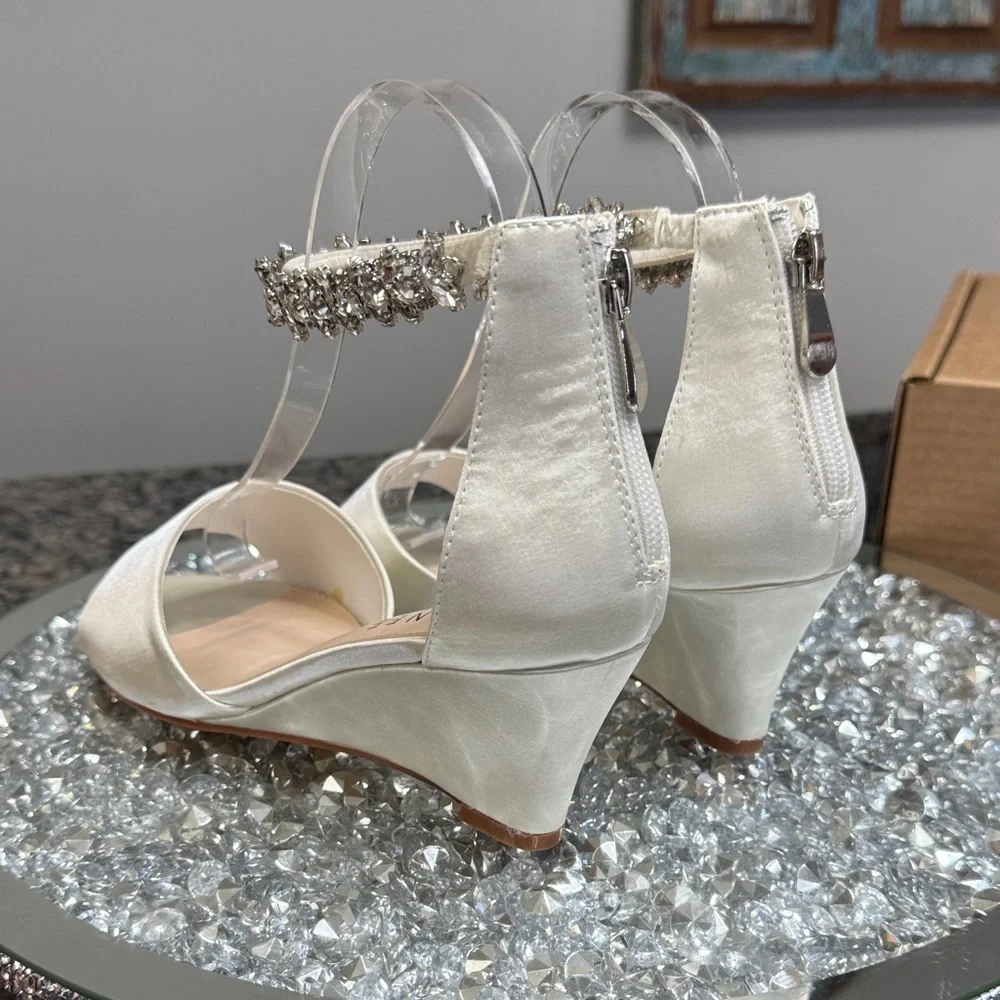 Journee Collection Ivory Wedge satin Sandals with Crystal Strap NEW 8.5